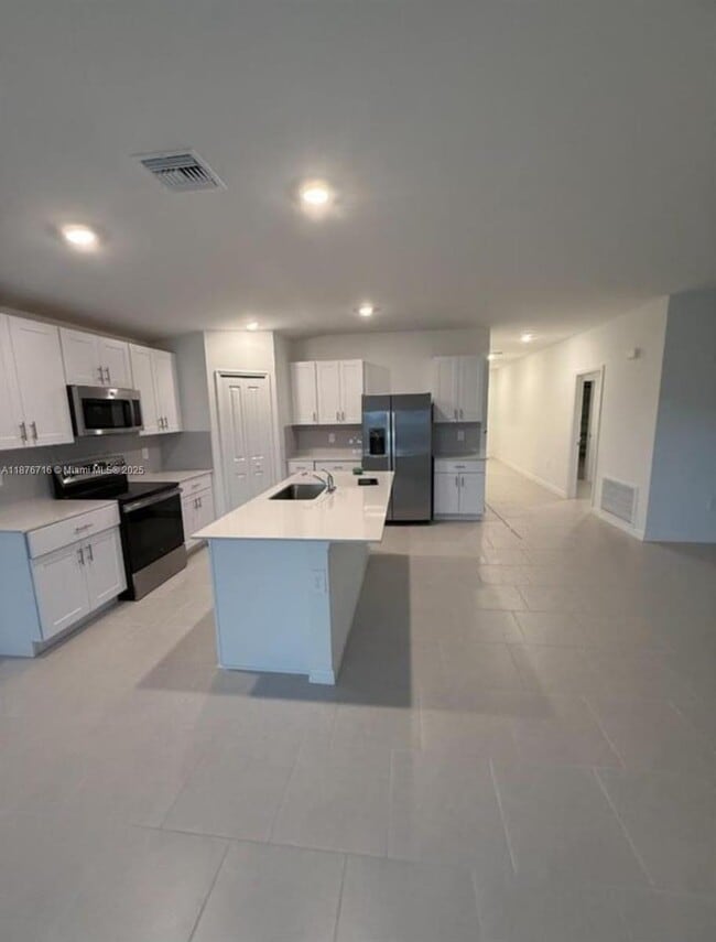Building Photo - 215 Peerless St Rental