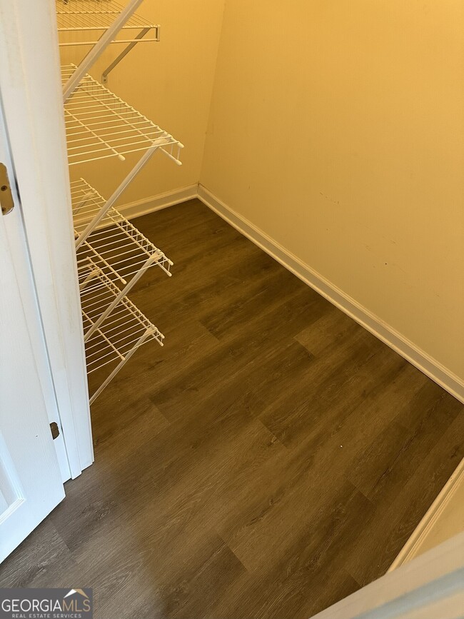 Photo - 515 Edgewater Way