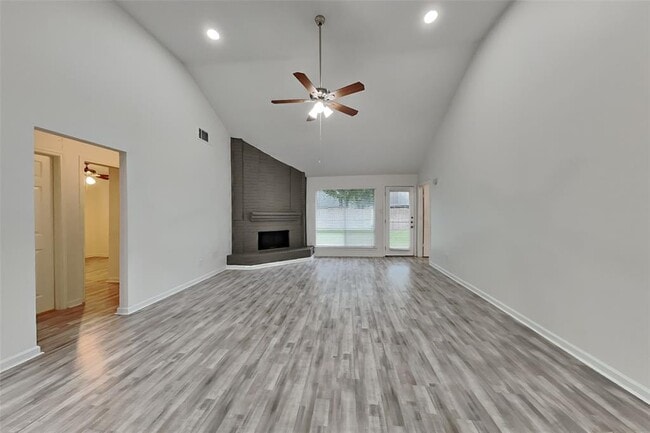 Photo - 22023 Grand Forks Dr