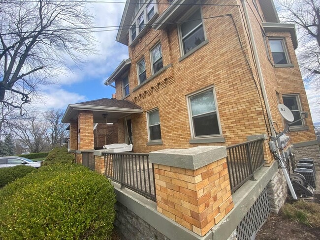 Photo - 400 Grand Ave Unidad #1