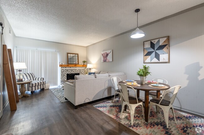 2BR, 2BA - 1,059SF - Living Room