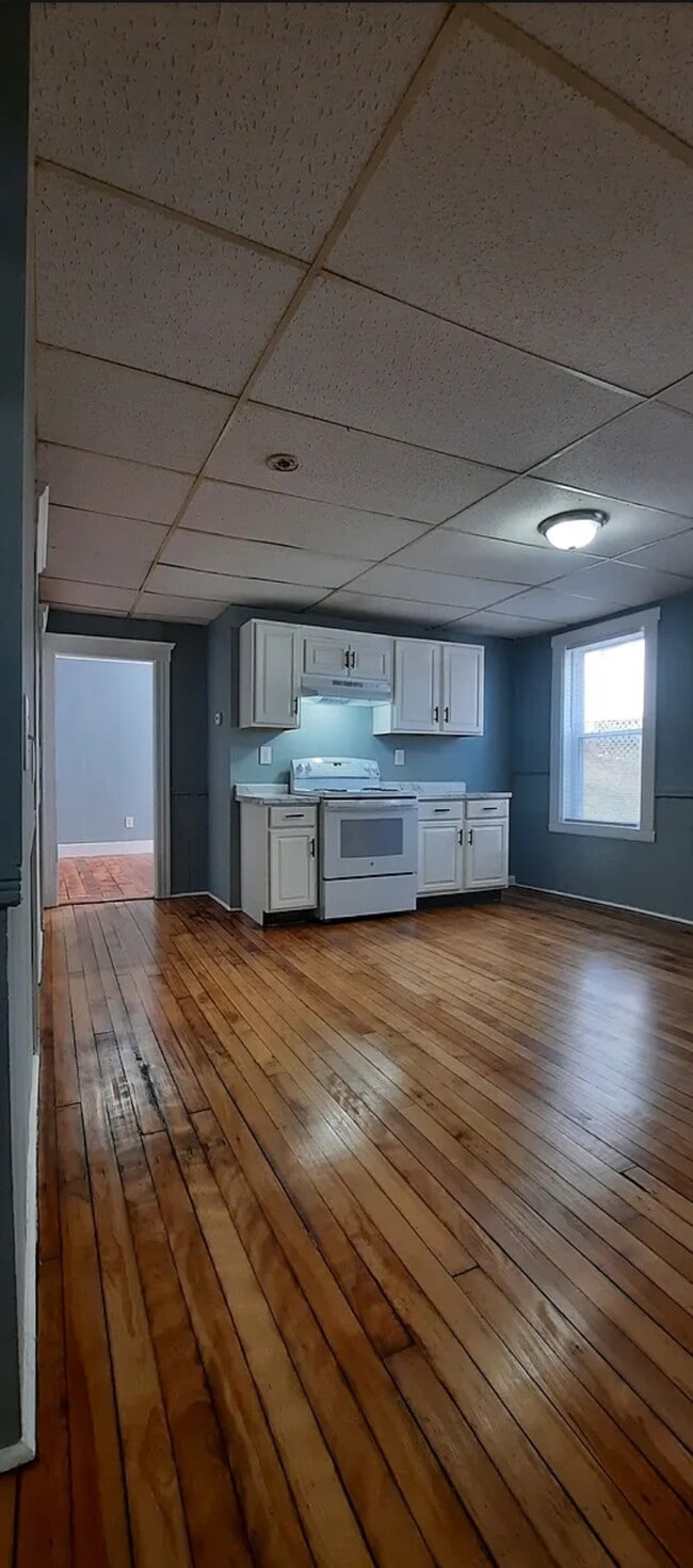 Photo - 47 Everard St Unidad Daylight basement apartment