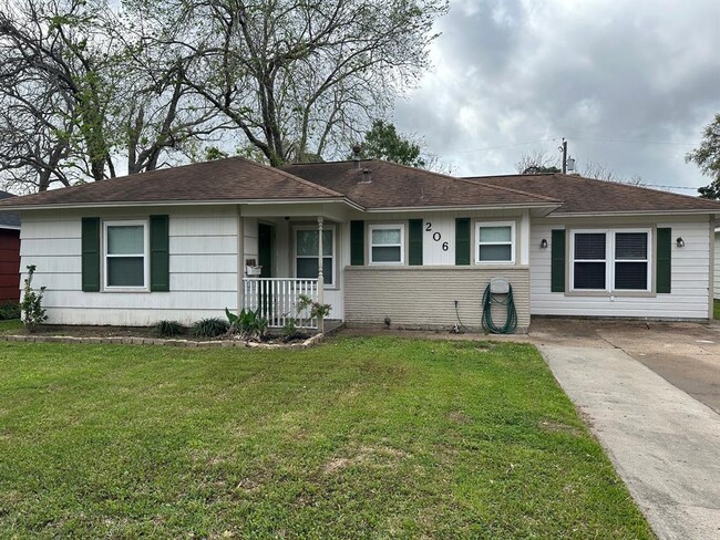 Photo - 206 Poinsettia St Casa