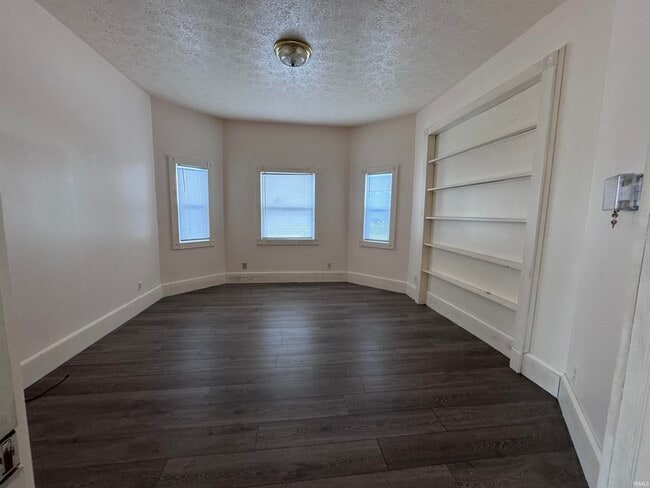 Photo - 614 W Charles St