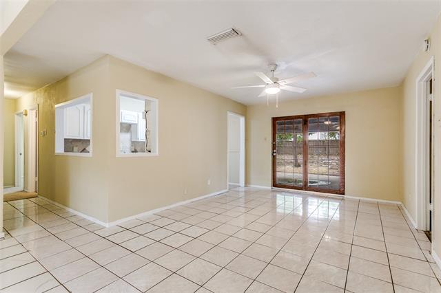 Photo - 408 Price Dr