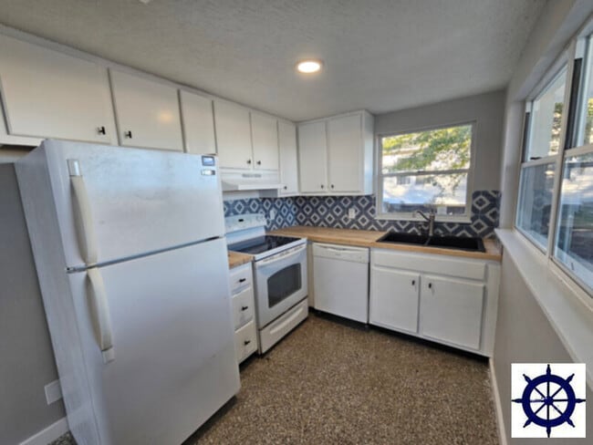 Photo - 257 Nelle Ave