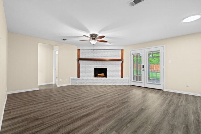 Photo - 839 Yellowstone Dr