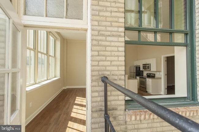 Building Photo - 312-22 Walnut St Unit 301 Rental