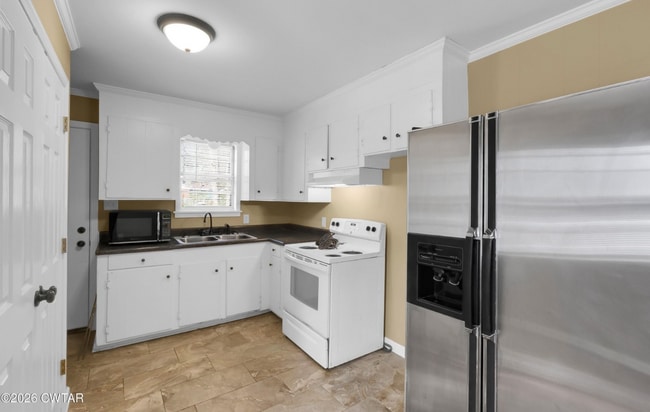 Photo - 927 E College St