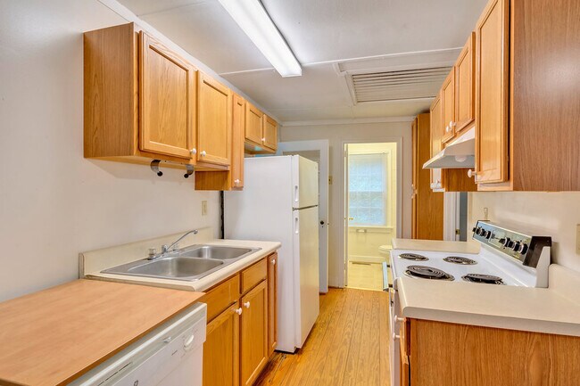 Photo - 605 Shepards Hill Rd