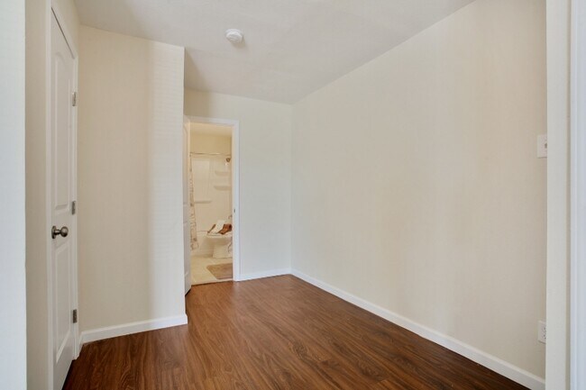 Photo - 2216 Glasgow Dr