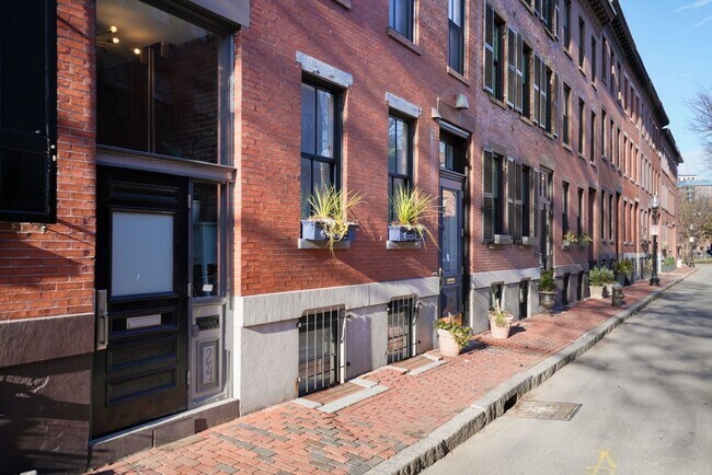 Building Photo - 24 Bradford St Unit 1
