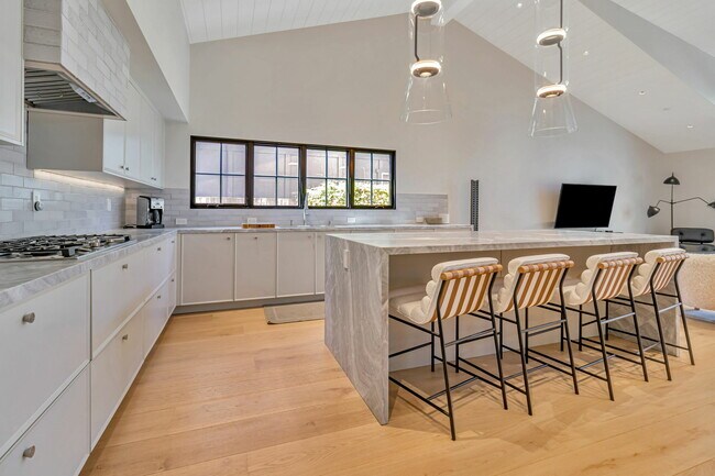 Photo - 721 5th St E Casa