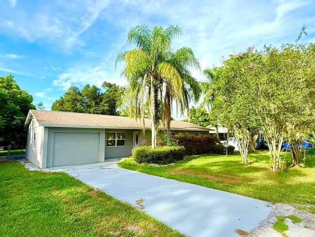 Building Photo - Your DeLand Escape: 4 Bedrooms + Pool + Sp... Rental