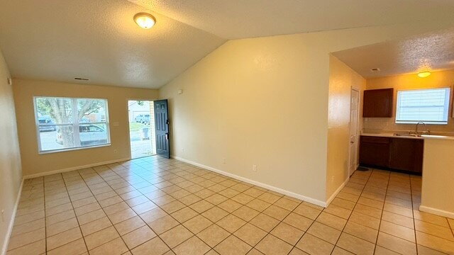 SOUTHEAST - NEWER 2 BEDROOM HOME AVAILABLE NOW!