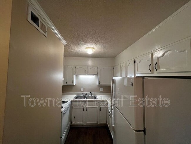 Photo - 113E Bradford Ave