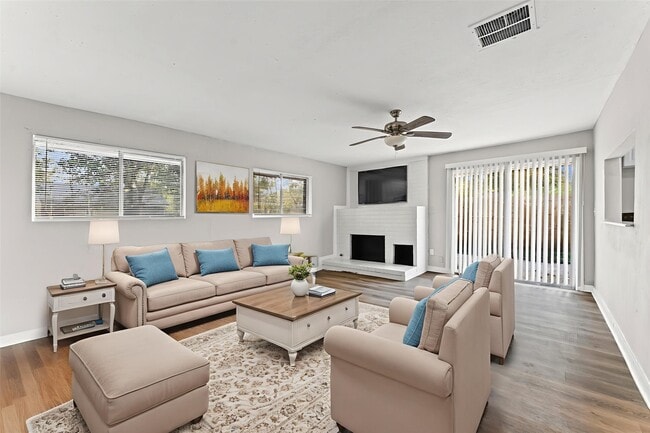 Photo - 3034 Akard St