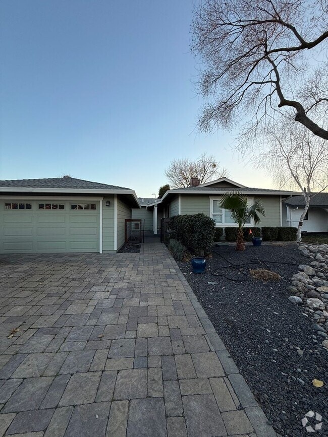 Building Photo - Charming Updated 3 Bedroom Home in Woodland