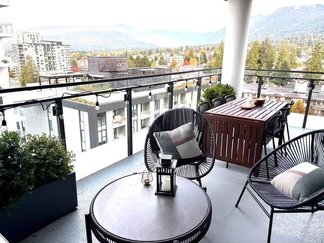 Building Photo - 252 15th St E