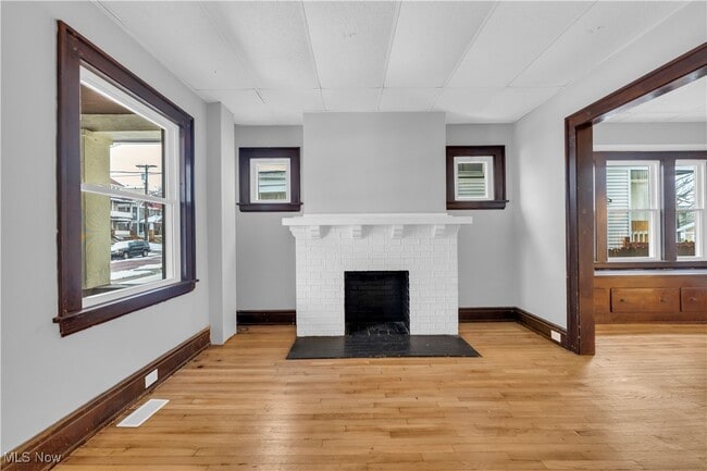 Photo - 4102 Brooklyn Ave Unit 4102/Right