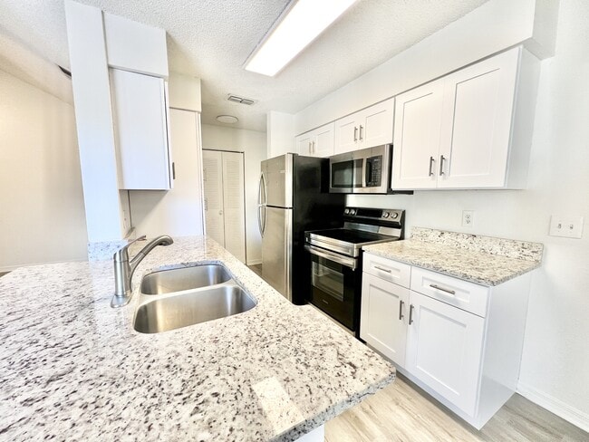 Photo - 1065 S Hiawassee Rd