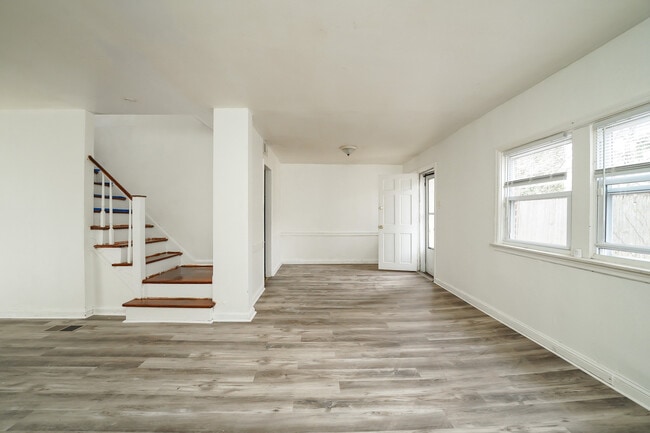 Photo - 14 S Rodney Dr