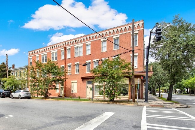 Building Photo - 125 E Broad St