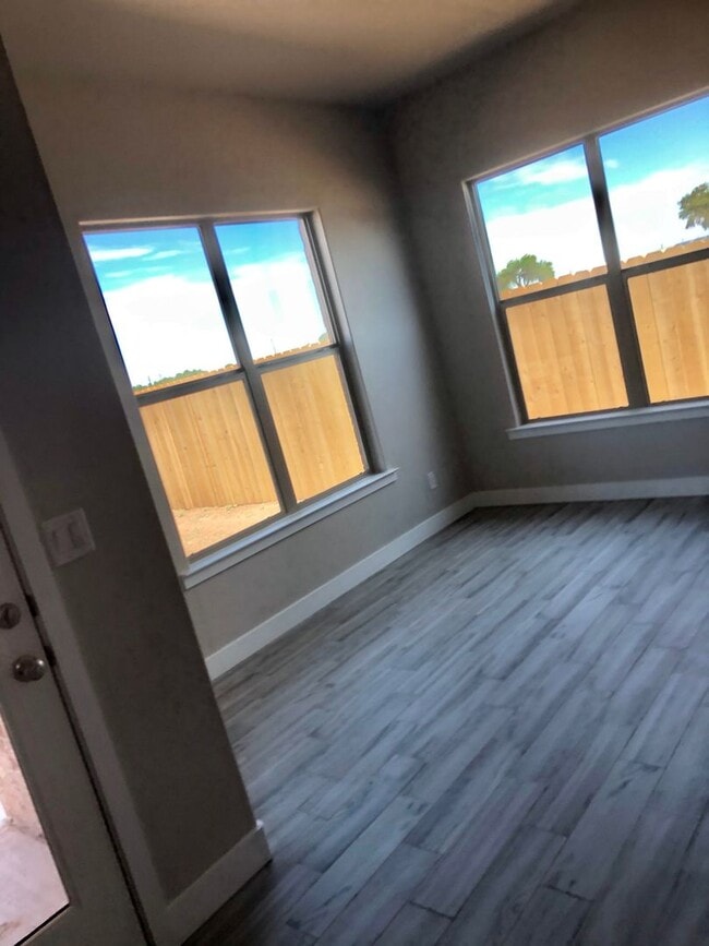 Photo - 14118 Avenue W