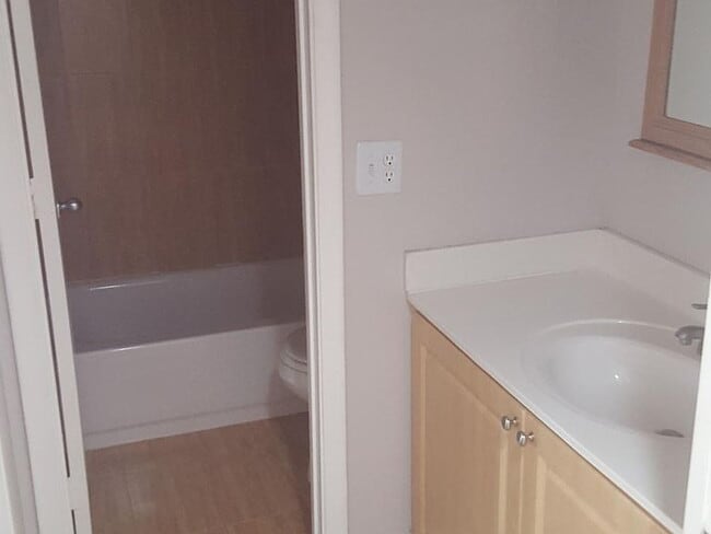 Building Photo - "Chic & Spacious 1-Bedroom Retreat with Gr... Unit 1903
