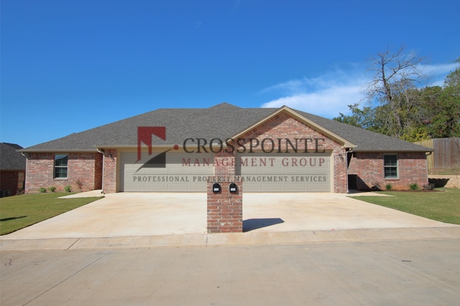 Building Photo - Beautiful 3 Bedroom 2 Bathroom Townhouse in South Tyler! Now offering 1st full month rent free! Unit 6036