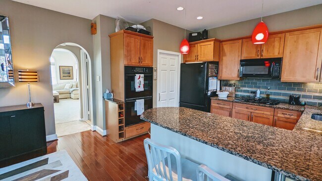Kitchen - 501 Shorter Ln