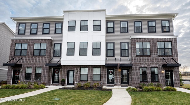 Building Photo - 4 Midway Rd S