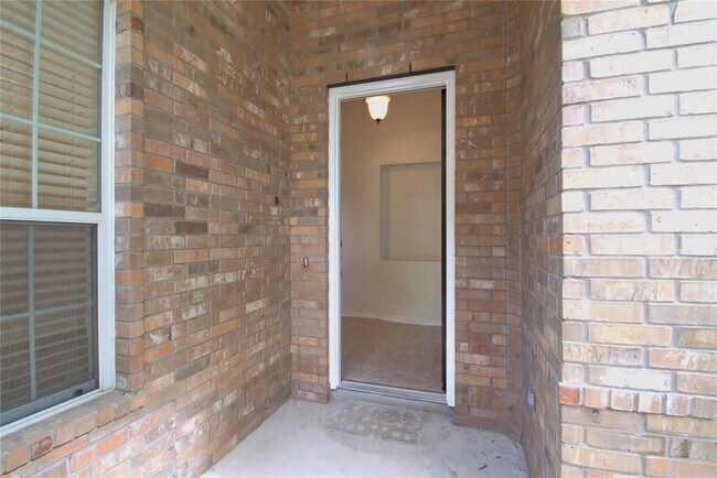 Photo - 125 Justin Leonard Dr