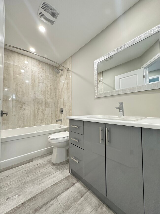 Photo - 483 Linwell Road