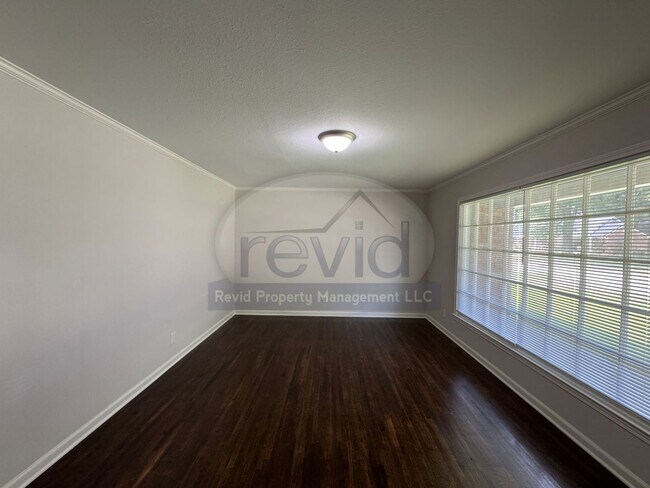Photo - 5467 Derron Ave