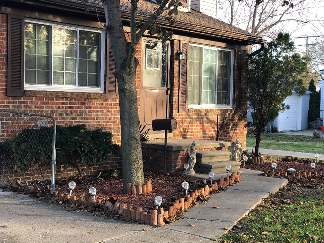 Photo - 25160 Dale St