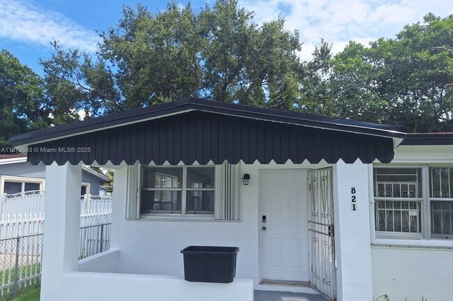 Building Photo - 821 Curtiss Dr Rental