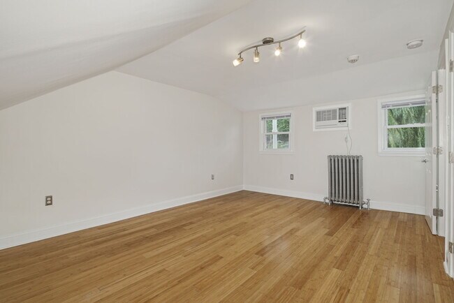 Dormitorio 3 (tercer piso) - 4161 Apple St