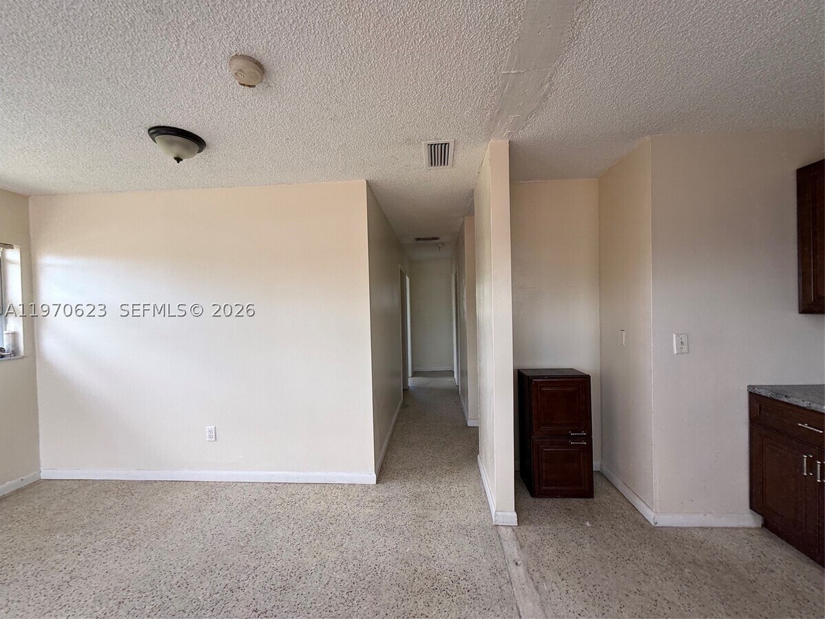 Photo - 145 W 10th St Unit 2