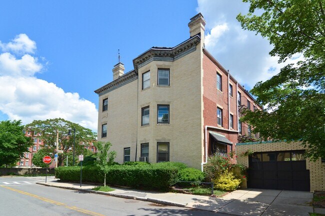 923 Beacon St Unit 1