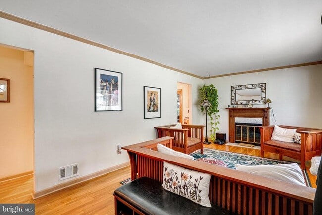 Building Photo - 5605 Eastbourne Dr Rental
