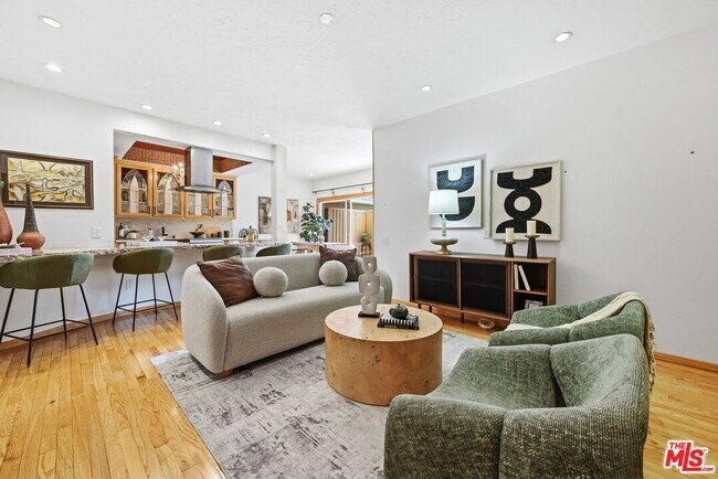 612 S Barrington Ave Unit 213