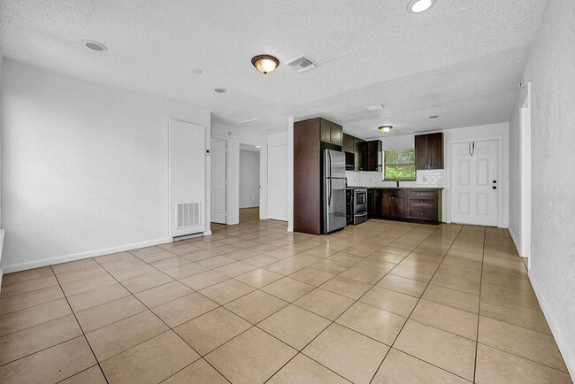 Photo - 336 NE 12th Ave