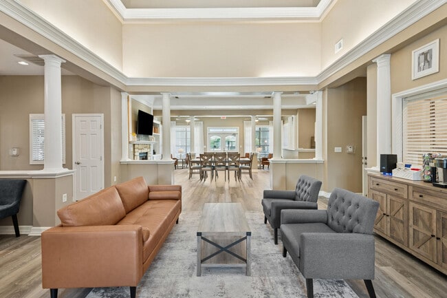 Lakeshore Villas apartments — community photo