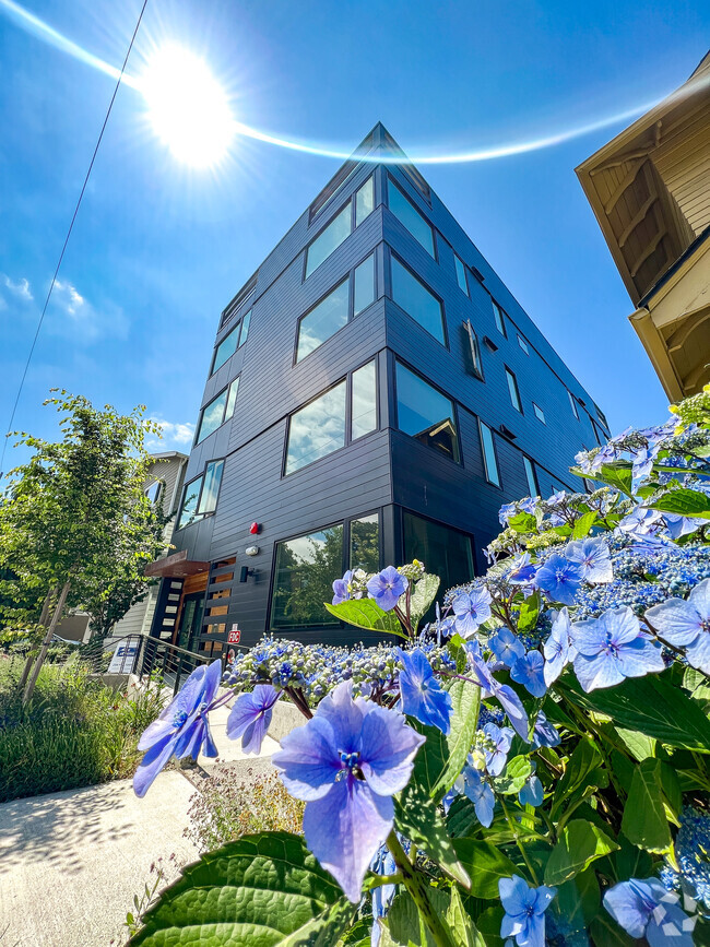 Building Photo - University Flats Rental