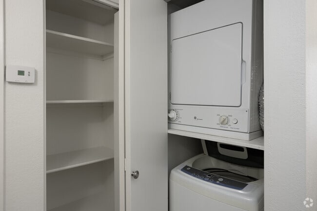 1BR, 1BA - 680SF
