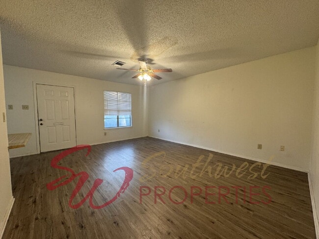Photo - Move in Ready 2 bedroom 1 bath apartment -... Unit Apt 3