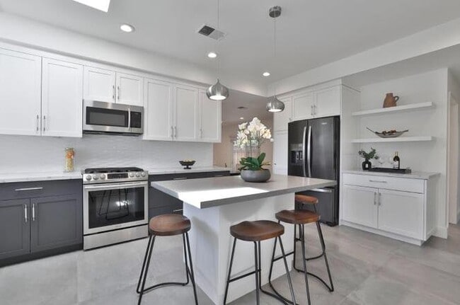 Photo - 5953 Shawcroft Dr