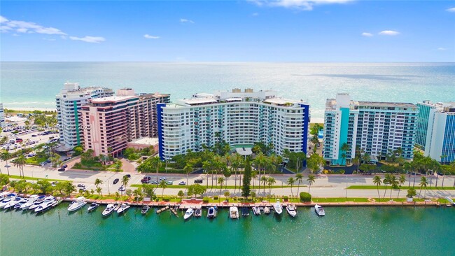 Building Photo - 5161 Collins Ave Unit 701 Rental