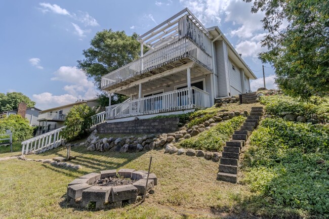 Building Photo - Lakefront Dream Home – 3BD | 2BA